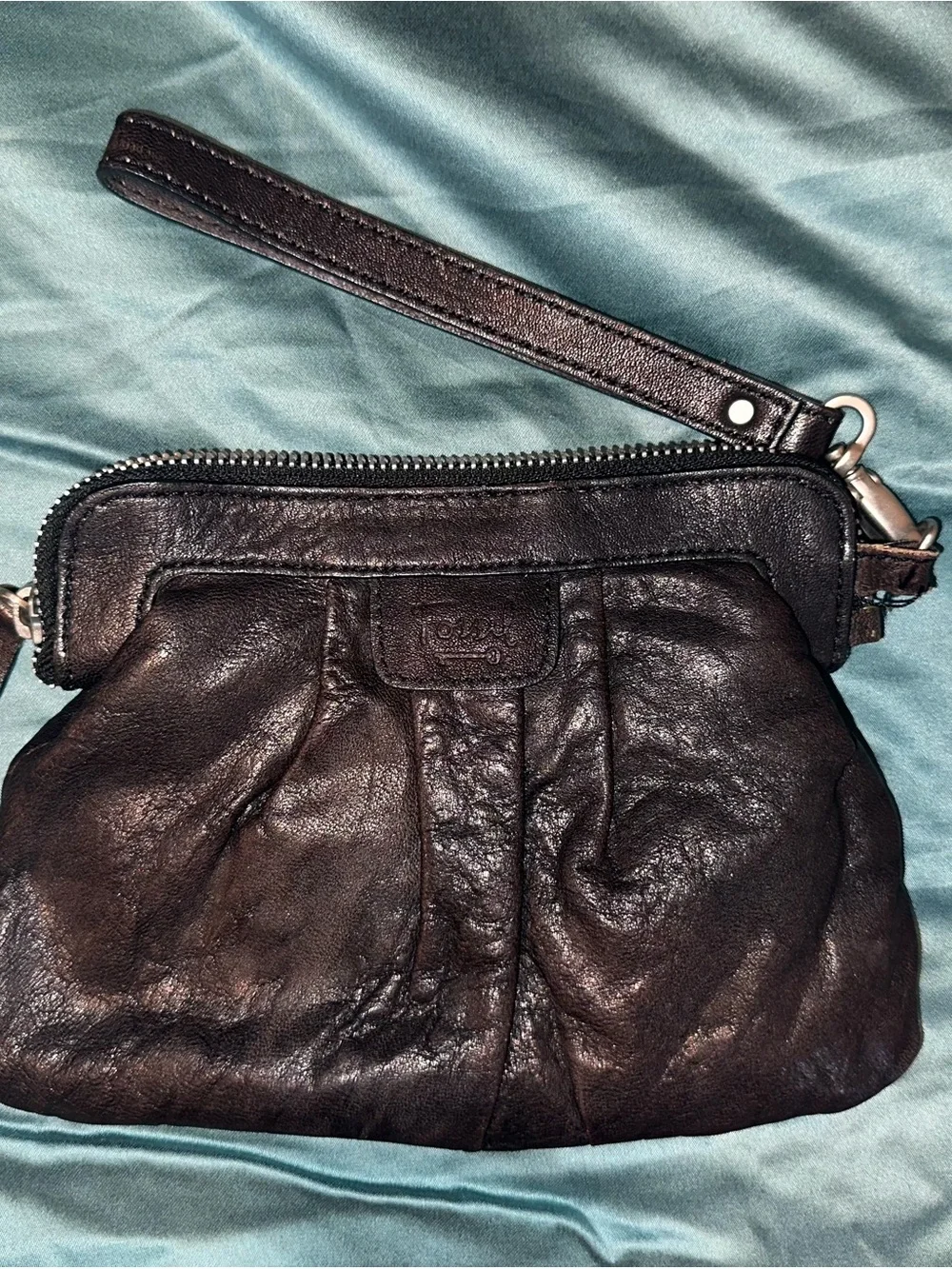 Fossil compact wristlet